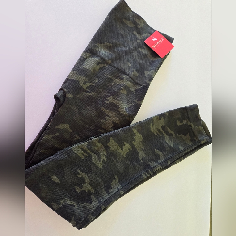 Womens size Large Camo Spanx leggings